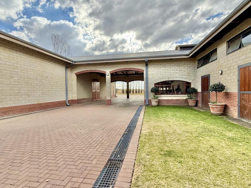5 Bedroom Property for Sale in Clarens Free State
